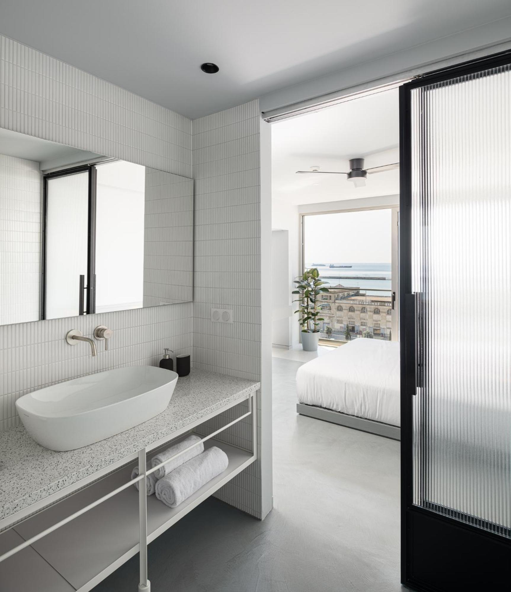 Nero Luxury Suites By Zennova Thessaloniki Exterior photo