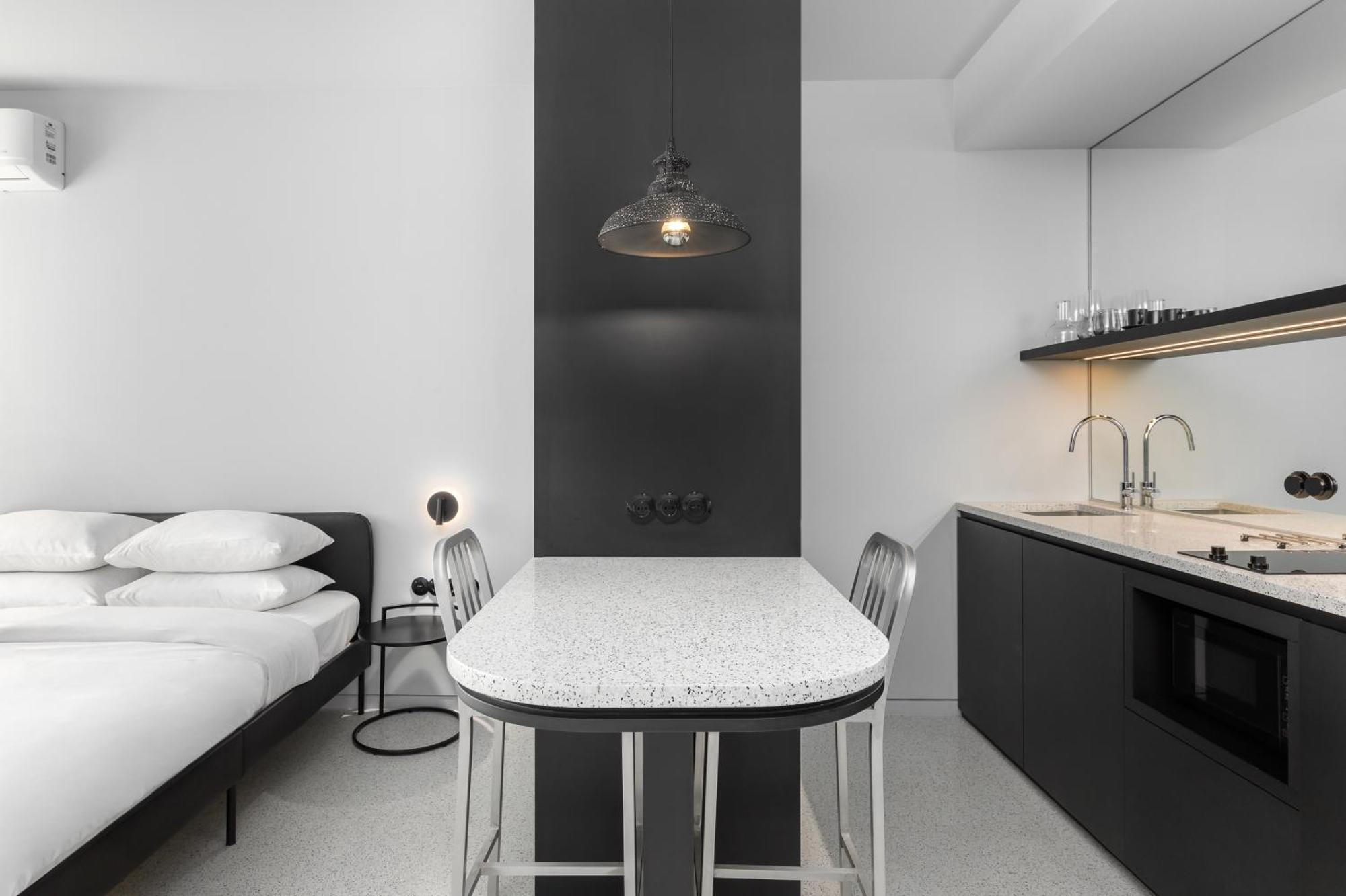 Nero Luxury Suites By Zennova Thessaloniki Exterior photo