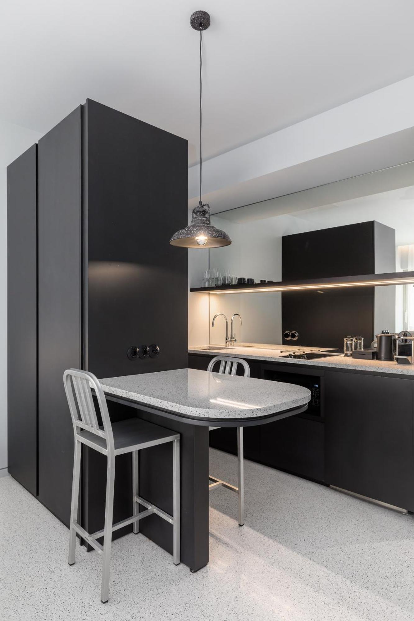 Nero Luxury Suites By Zennova Thessaloniki Exterior photo